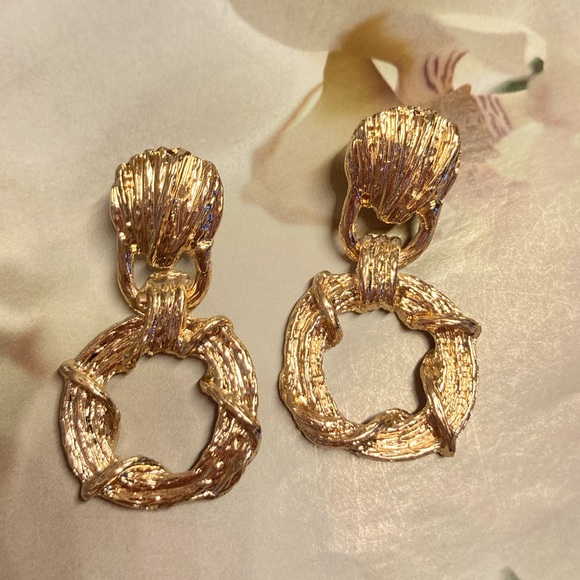 Fashion Gold Tone Earrings - Picture 5 of 6